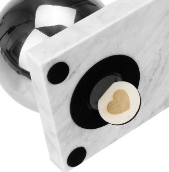 prochy dziecka w urnie, spód urny