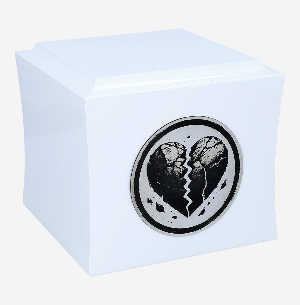 Urna ze złamanym sercem