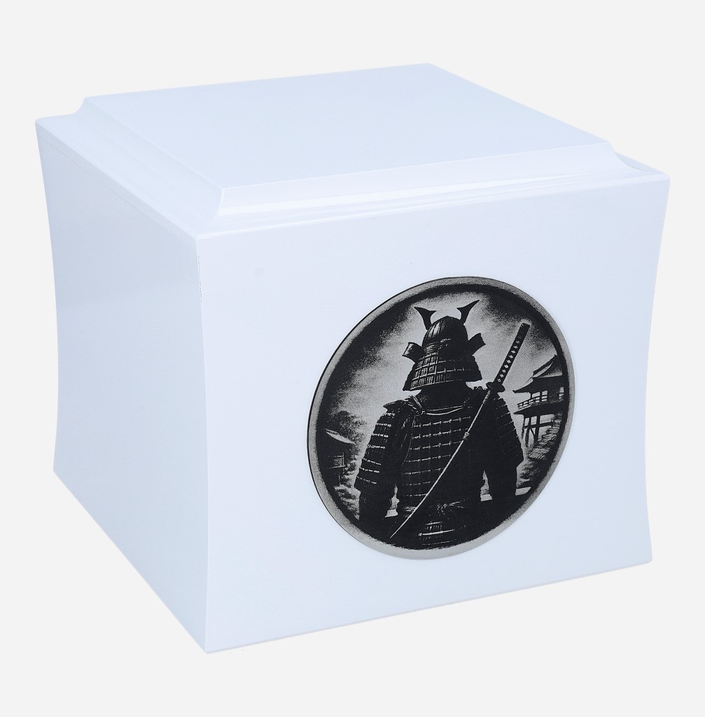 Urna na prochy z podobizną Samuraja