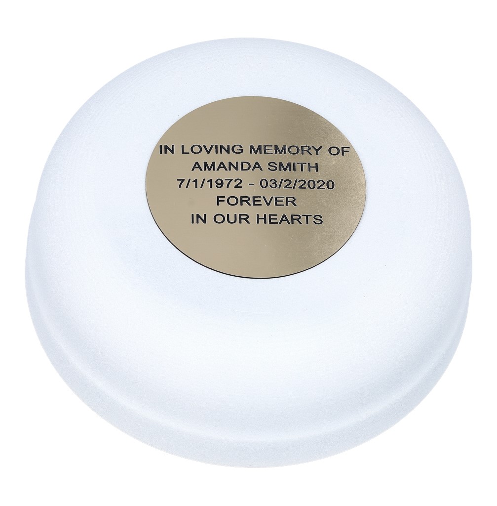 Biała urna dla osoby dorosłej z krzyżem