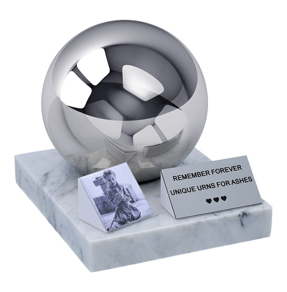 Urna dziecięca z fotografią z marmurową podstawą i grawerowaną tabliczką