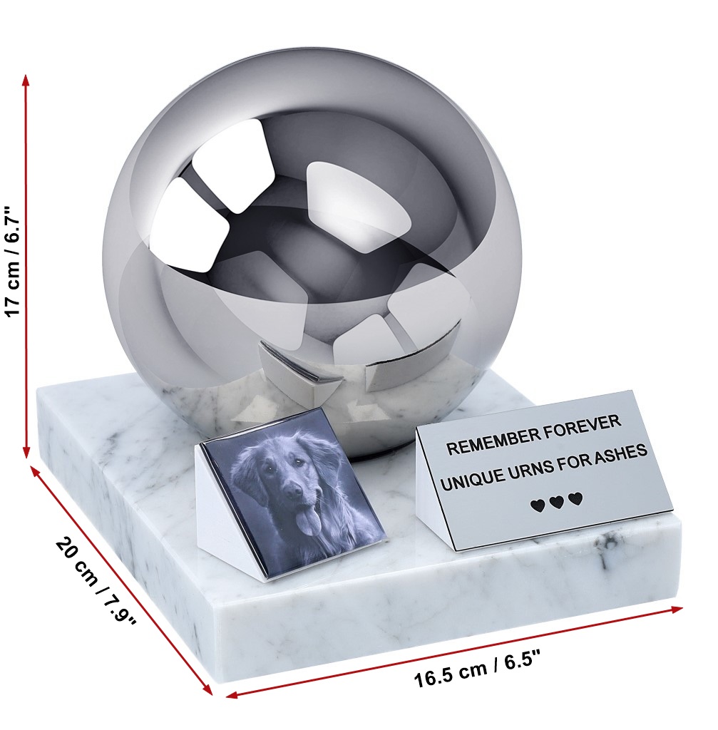 Urna dla psa ze zdjęciem – wymiary 17 cm wysokości, 20 cm szerokości, marmurowa podstawa i stalowa kula